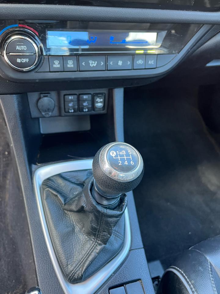 2015 Toyota Corolla 4dr Sdn Man S Photo