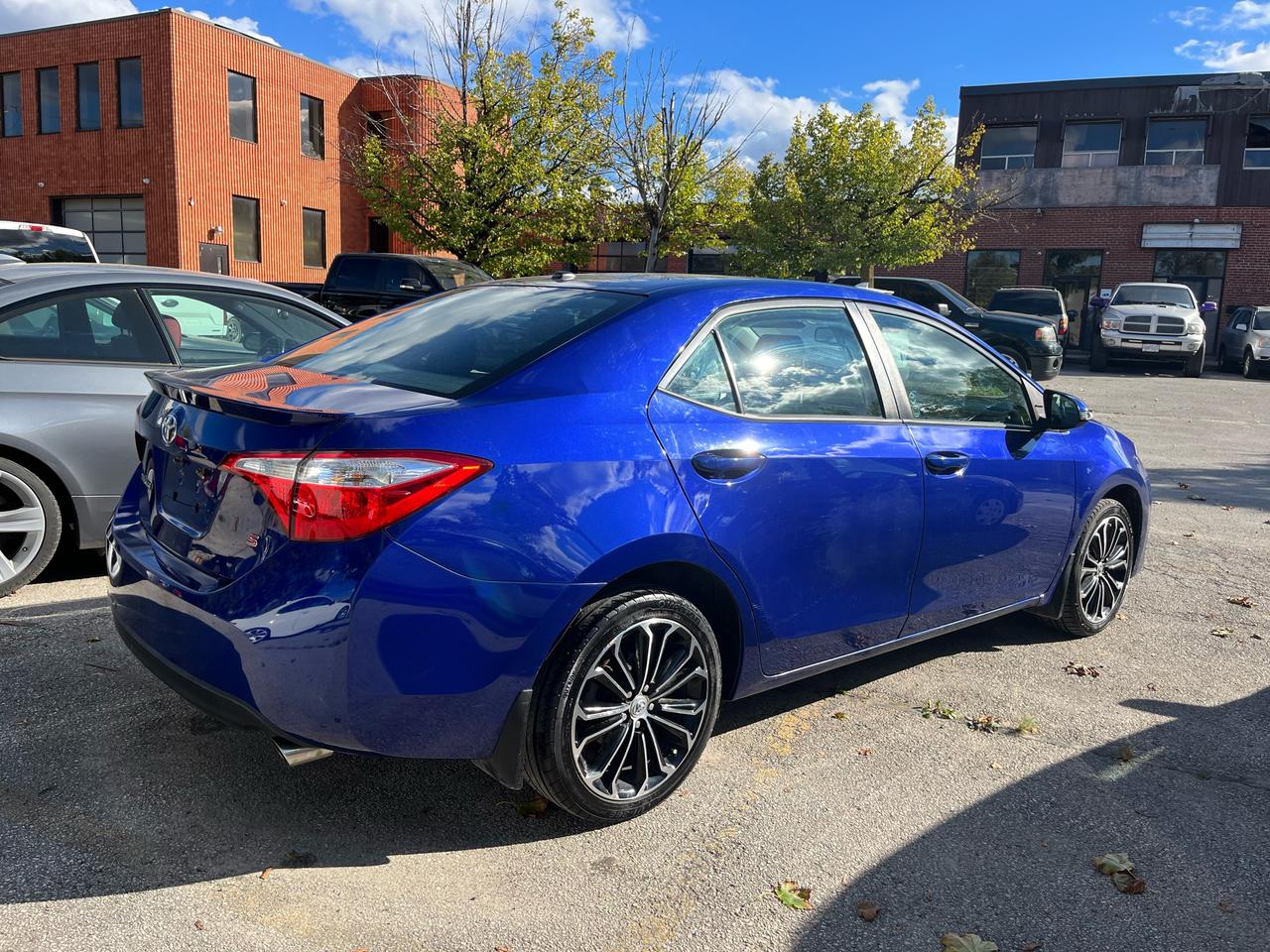 2015 Toyota Corolla 4dr Sdn Man S Photo