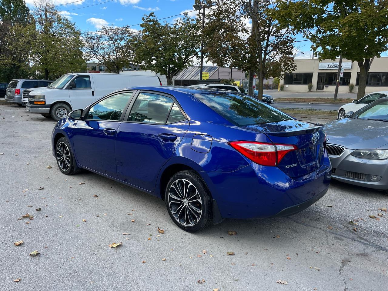 2015 Toyota Corolla 4dr Sdn Man S Photo