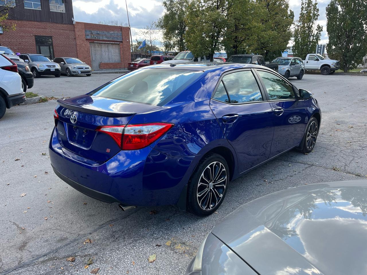 2015 Toyota Corolla 4dr Sdn Man S Photo