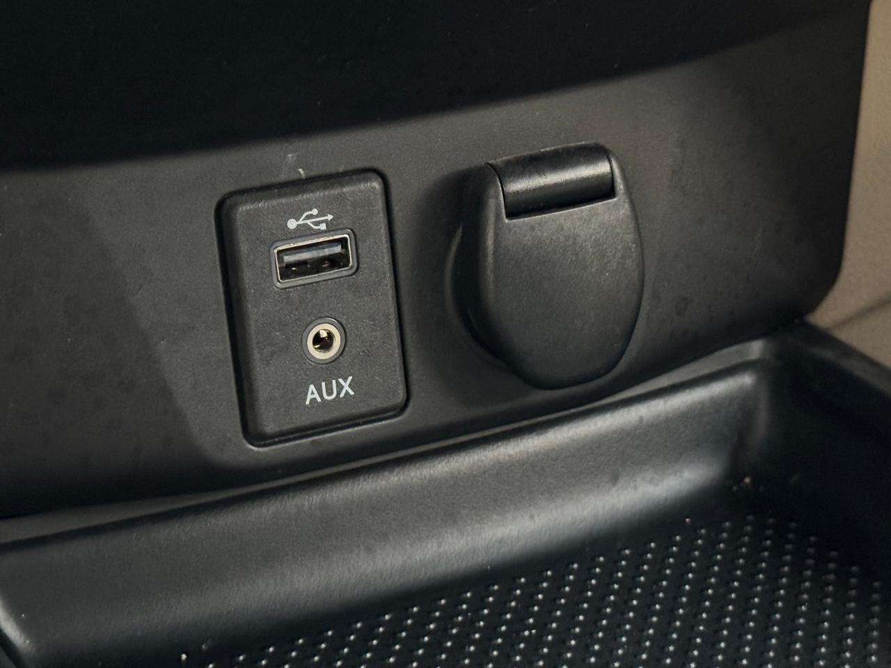 2017 Nissan Rogue SV+Camera+Heated Seats+A/C+CLEAN CARFAX - Photo #24