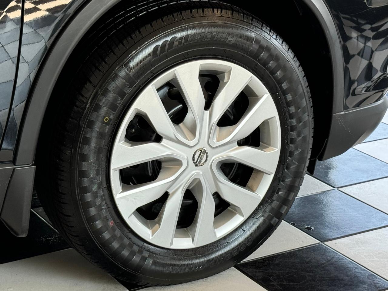 2017 Nissan Rogue SV+Camera+Heated Seats+A/C+CLEAN CARFAX - Photo #44