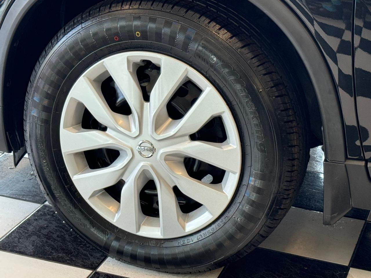 2017 Nissan Rogue SV+Camera+Heated Seats+A/C+CLEAN CARFAX - Photo #42