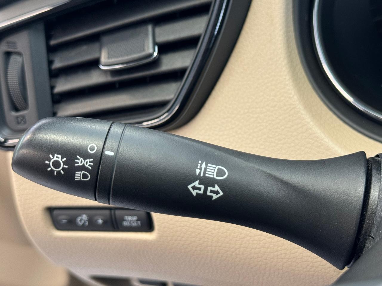 2017 Nissan Rogue SV+Camera+Heated Seats+A/C+CLEAN CARFAX - Photo #36