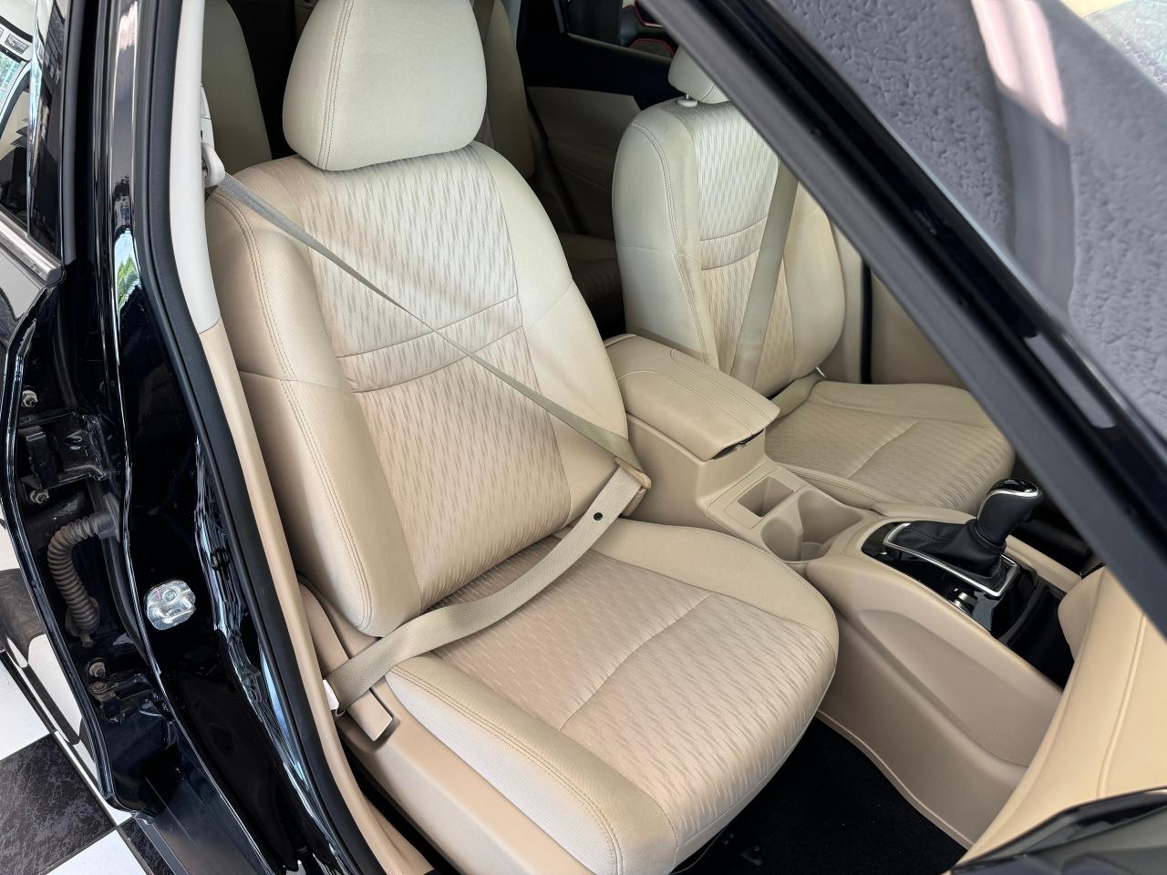 2017 Nissan Rogue SV+Camera+Heated Seats+A/C+CLEAN CARFAX - Photo #16