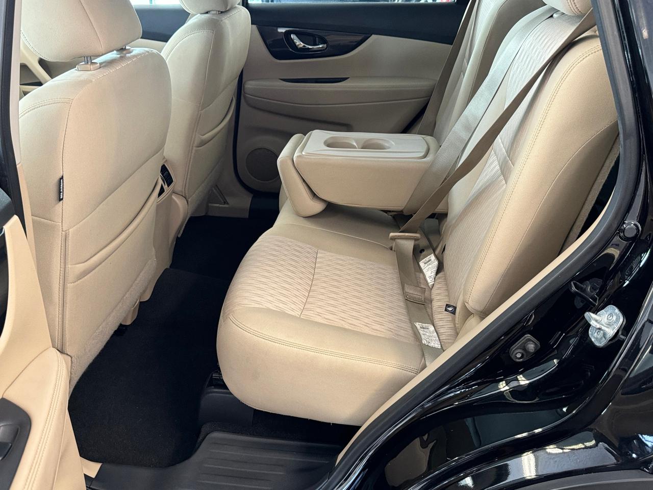 2017 Nissan Rogue SV+Camera+Heated Seats+A/C+CLEAN CARFAX - Photo #17