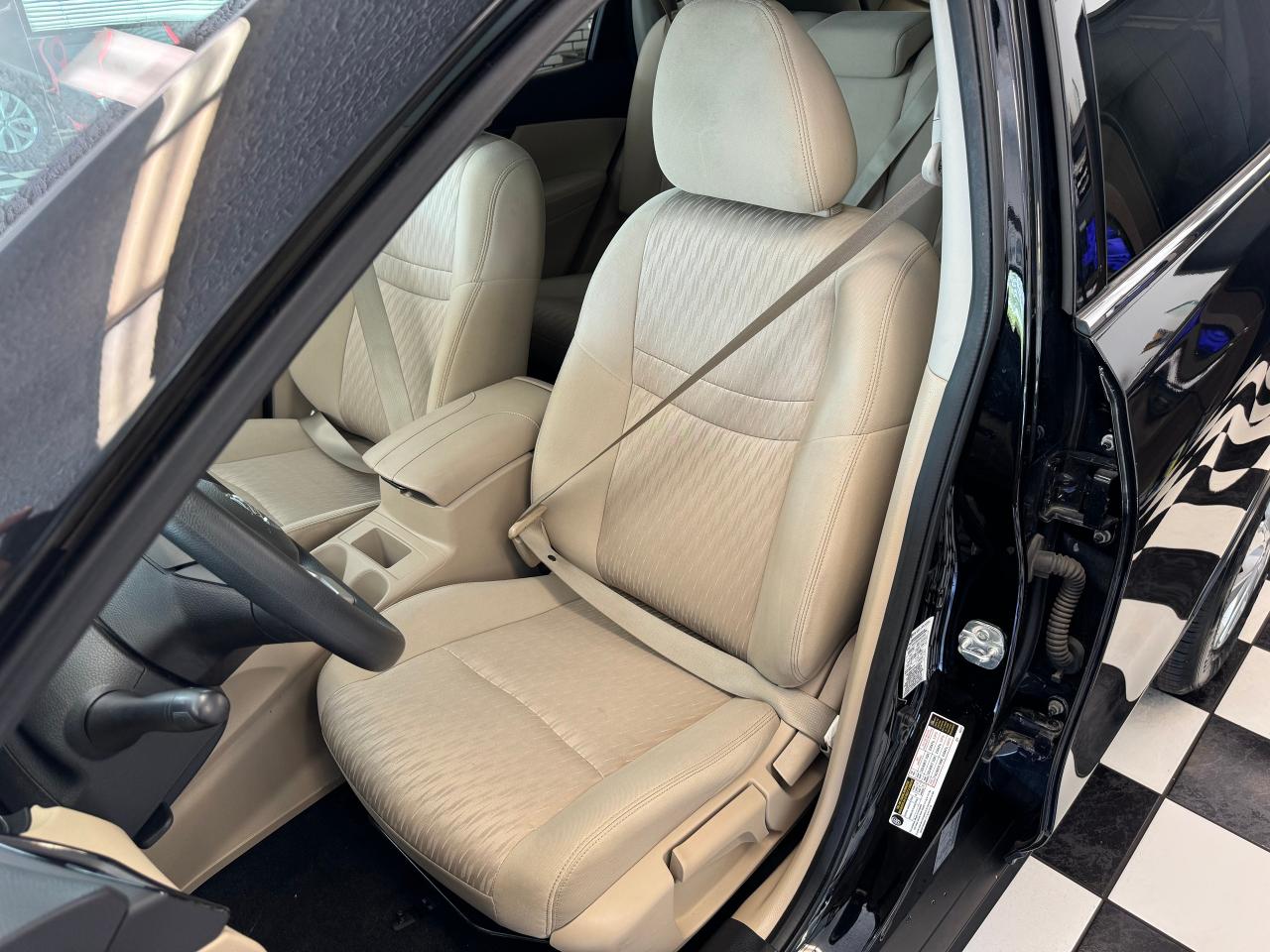 2017 Nissan Rogue SV+Camera+Heated Seats+A/C+CLEAN CARFAX Photo13