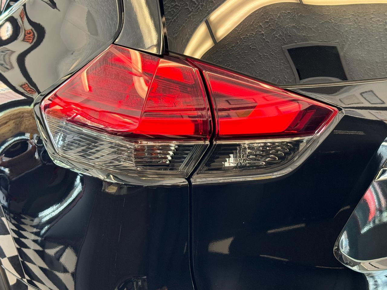 2017 Nissan Rogue SV+Camera+Heated Seats+A/C+CLEAN CARFAX Photo101