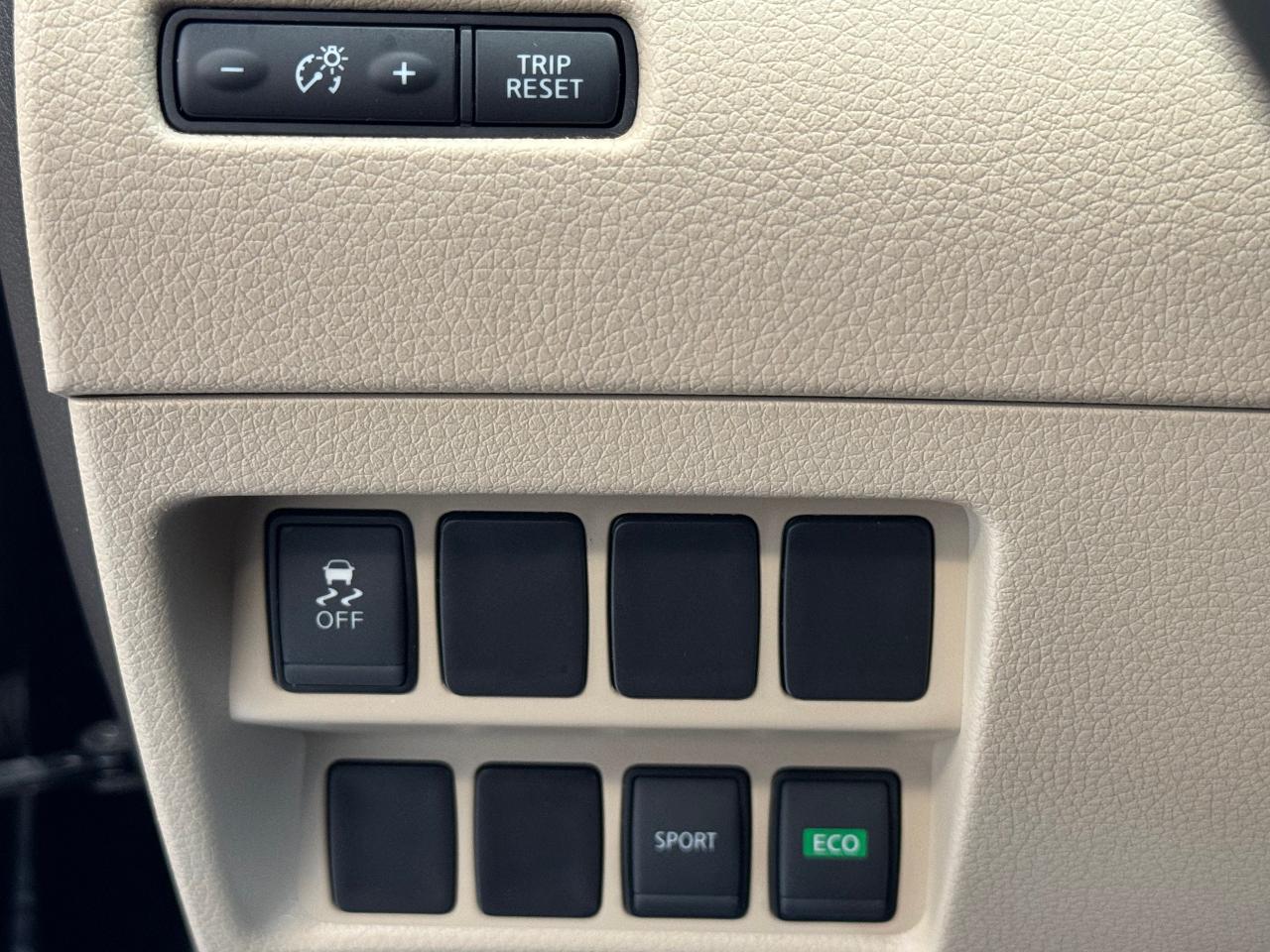 2017 Nissan Rogue SV+Camera+Heated Seats+A/C+CLEAN CARFAX - Photo #37