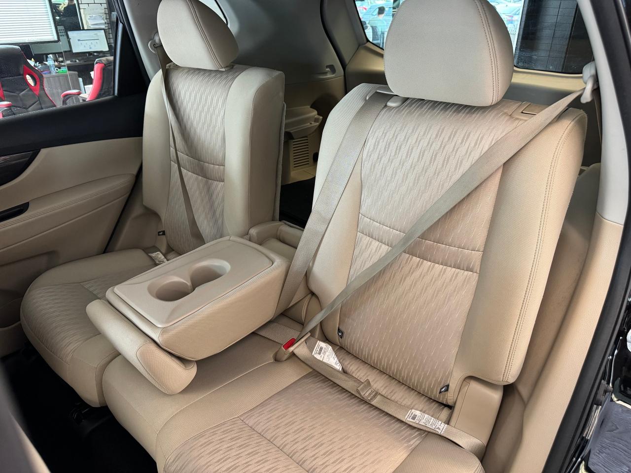 2017 Nissan Rogue SV+Camera+Heated Seats+A/C+CLEAN CARFAX - Photo #18