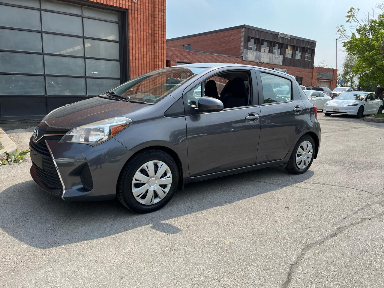 2015 Toyota Yaris 5dr HB Auto Photo5