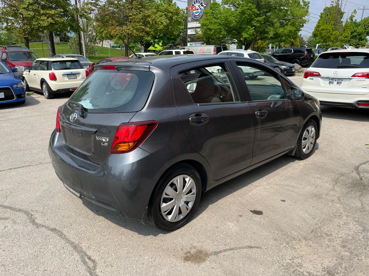 2015 Toyota Yaris 5dr HB Auto Photo3