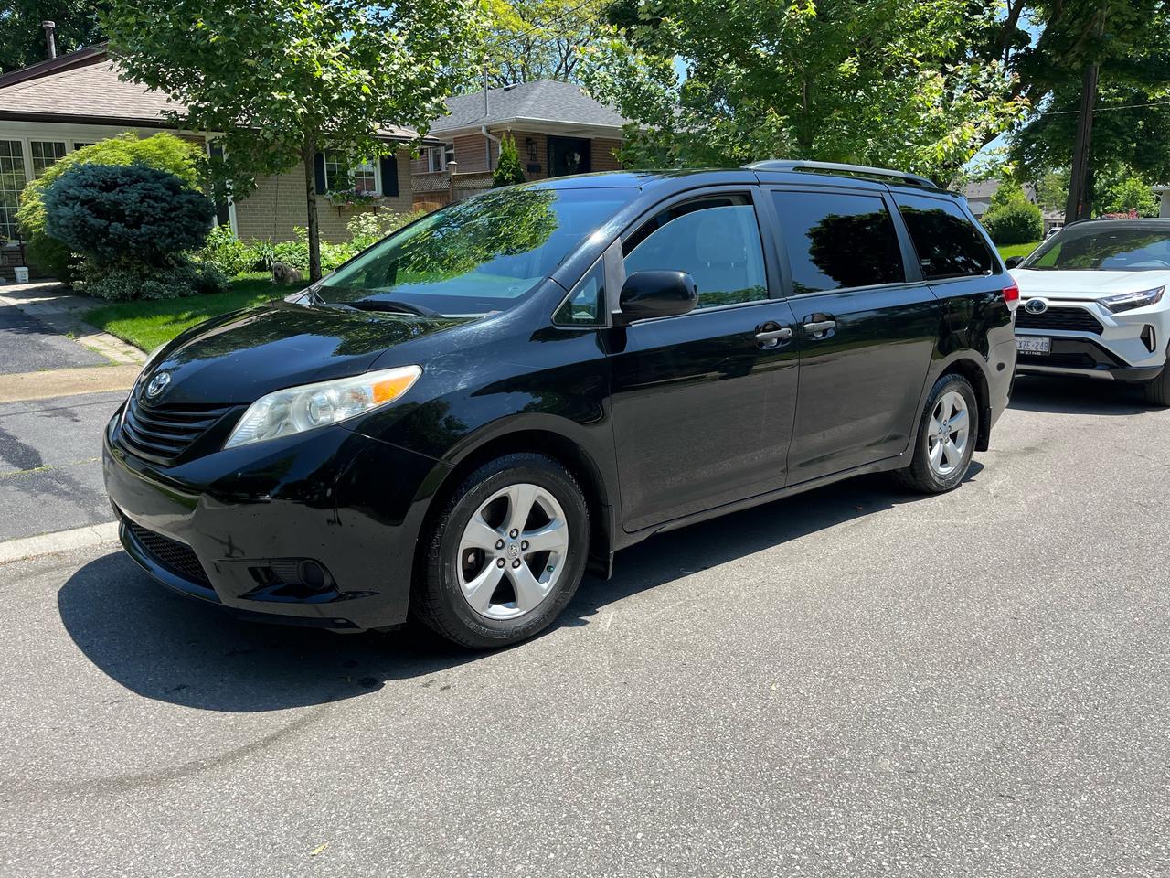 2012 Toyota Sienna CE Photo5