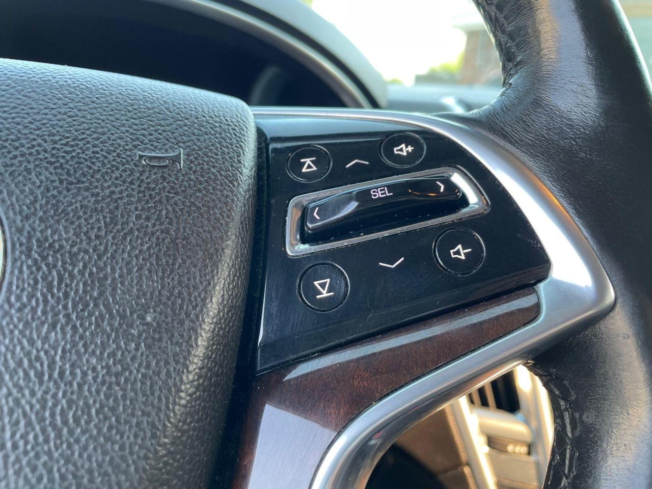 2014 Cadillac SRX Luxury *AWD, NAV, LEATHER HEATED SEATS & STEERING* - Photo #14