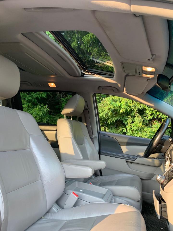2012 Honda Odyssey Touring-TOP OF THE LINE! FULLY EQUIPPED! Photo4