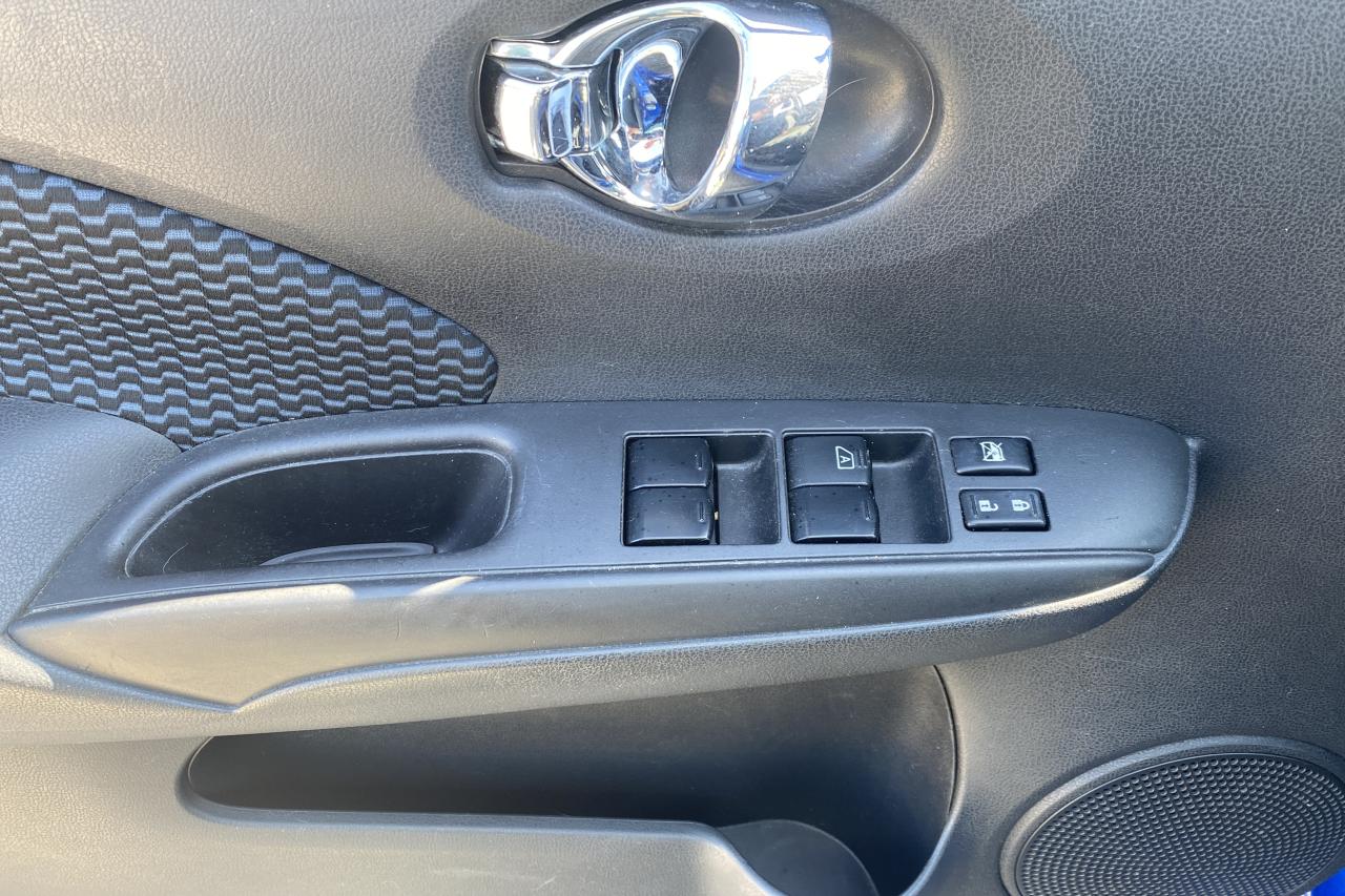 2014 Nissan Versa Note SV Photo4