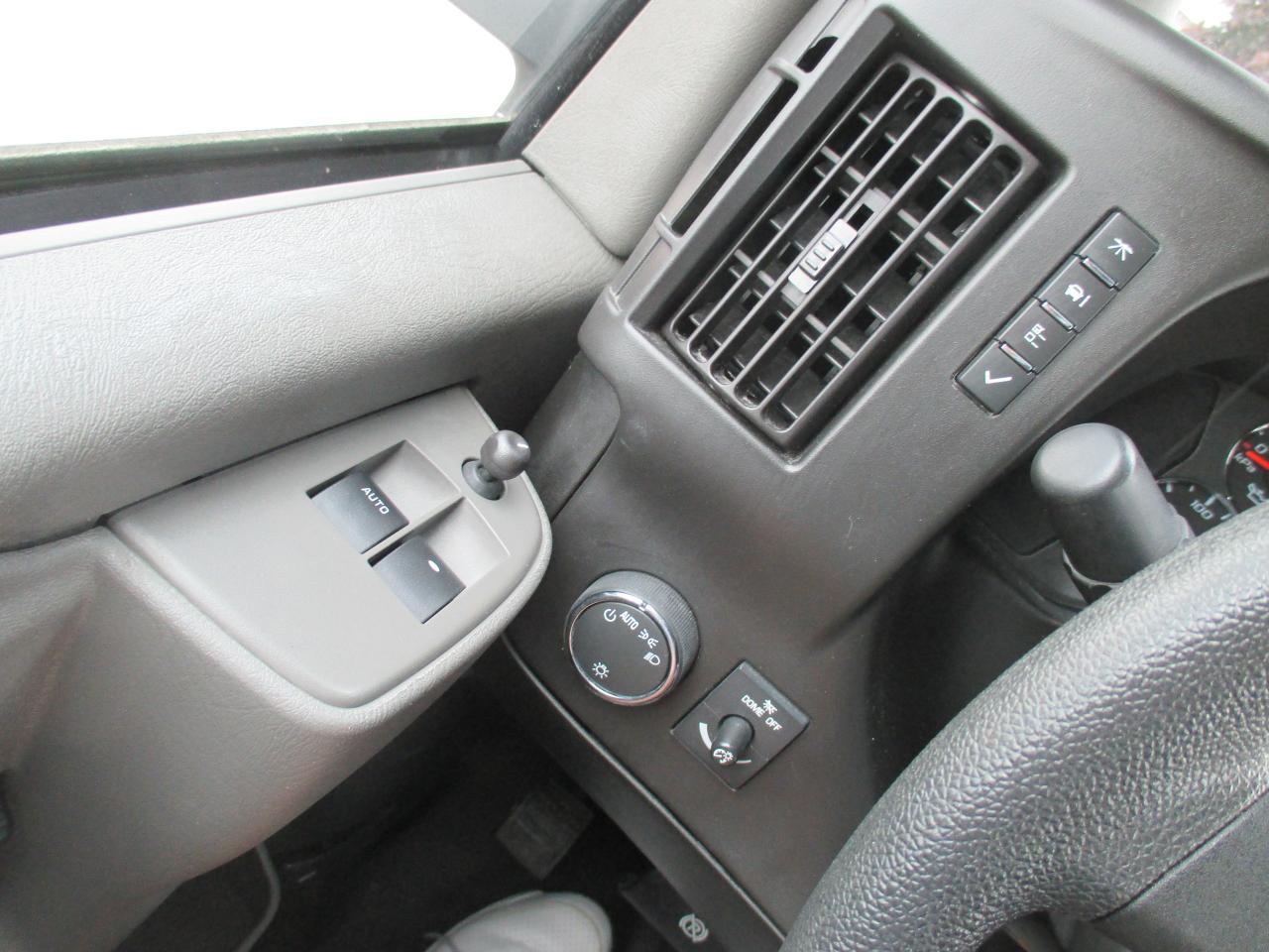 2022 GMC Savana Cargo Van RWD 2500 135" - Photo #11