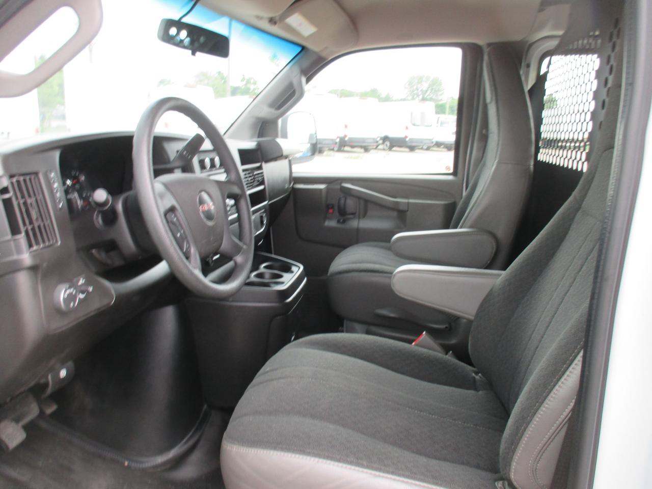 2022 GMC Savana Cargo Van RWD 2500 135" - Photo #9