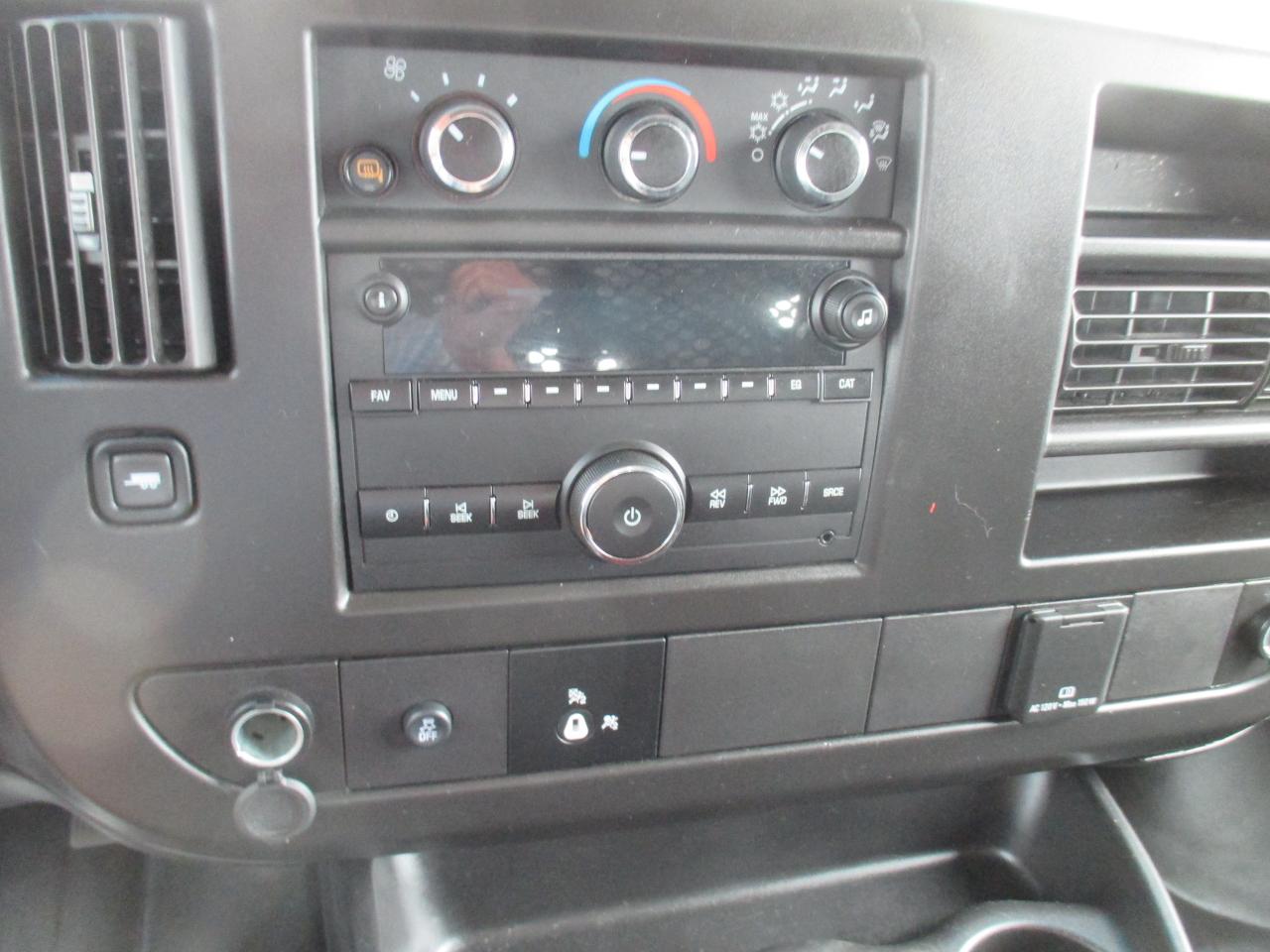 2022 GMC Savana Cargo Van RWD 2500 135" - Photo #14