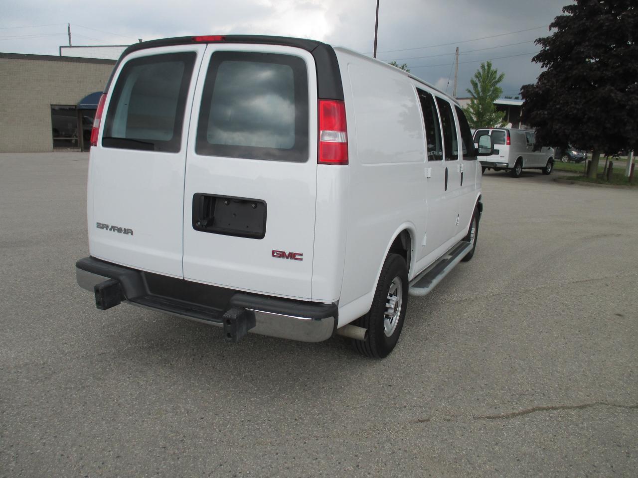 2022 GMC Savana Cargo Van RWD 2500 135" - Photo #5