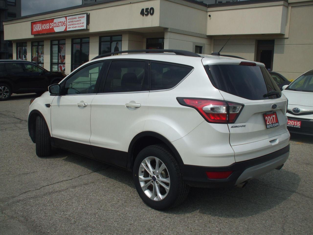 2017 Ford Escape SE,Leather,Sunroof,GPS,Bluetooth,Certified,Alloys - Photo #3