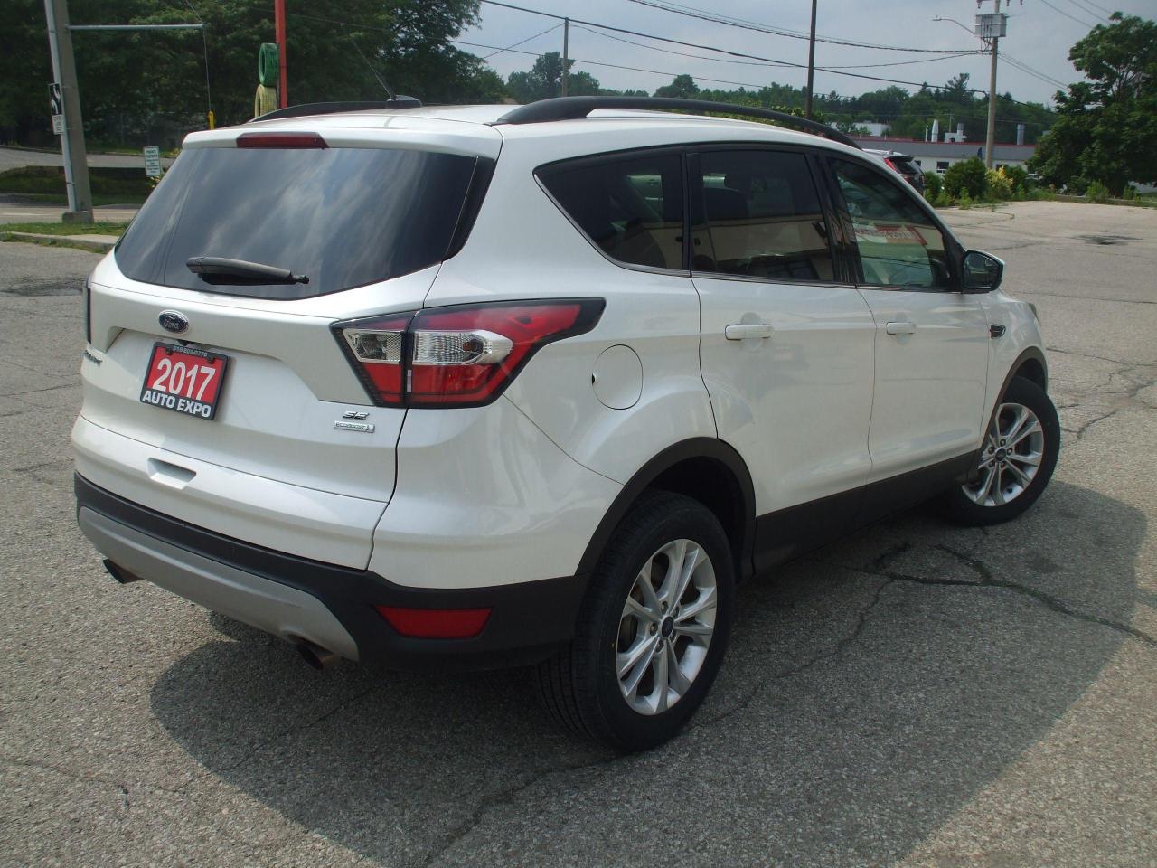 2017 Ford Escape SE,Leather,Sunroof,GPS,Bluetooth,Certified,Alloys - Photo #5