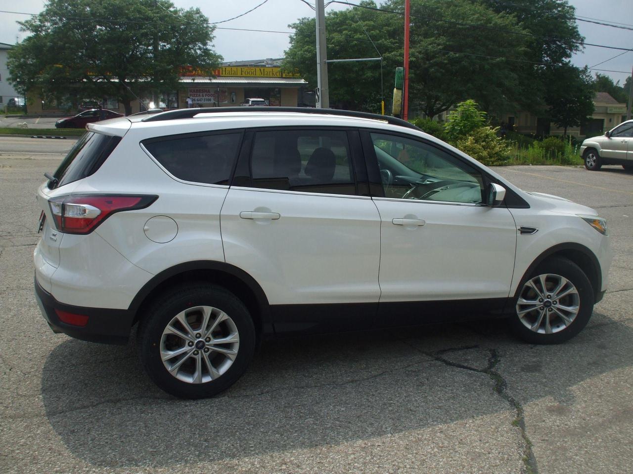 2017 Ford Escape SE,Leather,Sunroof,GPS,Bluetooth,Certified,Alloys - Photo #6