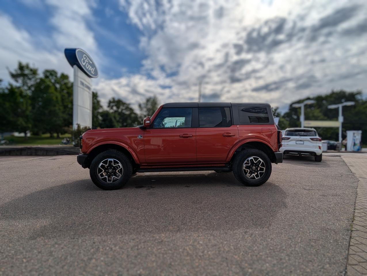 2024 Ford Bronco Outer Banks Photo5