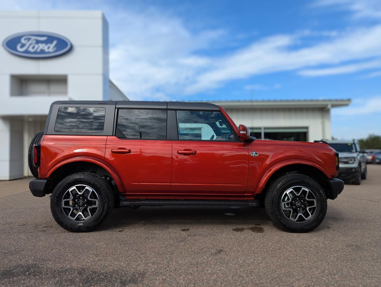 2024 Ford Bronco Outer Banks Photo5