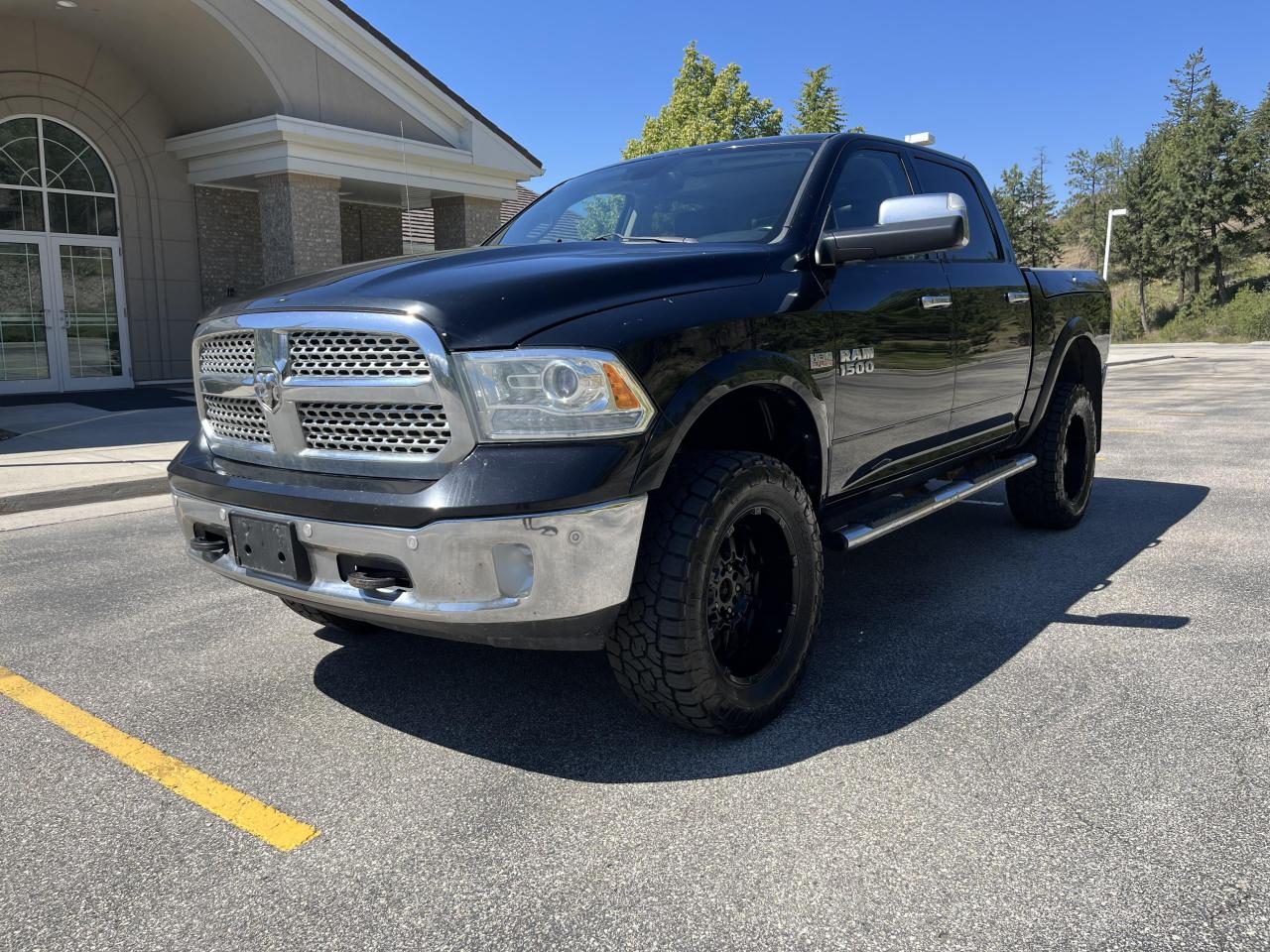 Used 2014 RAM 1500 Laramie Crew Cab SWB 4WD for sale in West Kelowna, BC