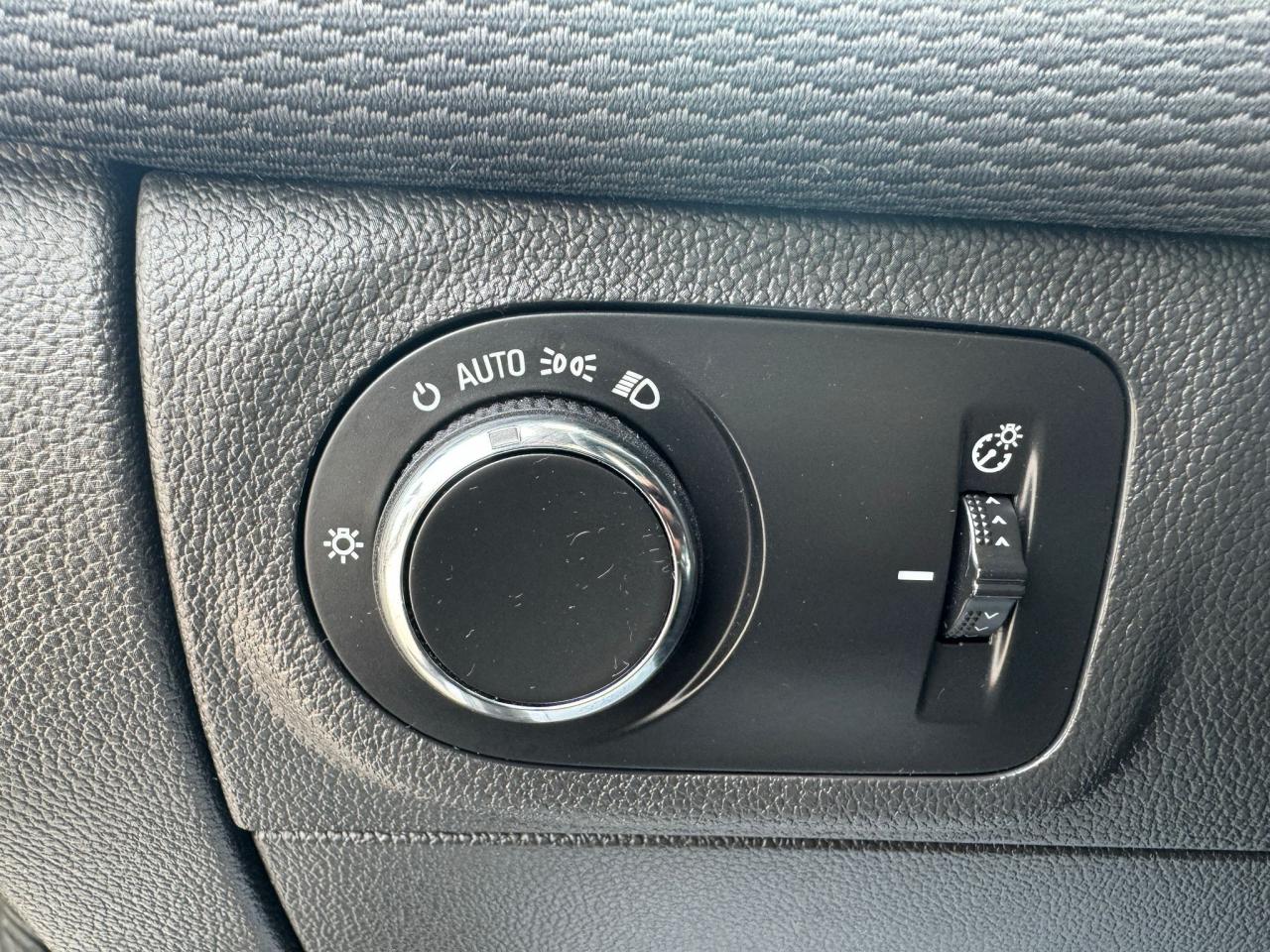2016 Chevrolet Cruze Alloys - Backup Camera  - Nice !!!!! - Photo #28