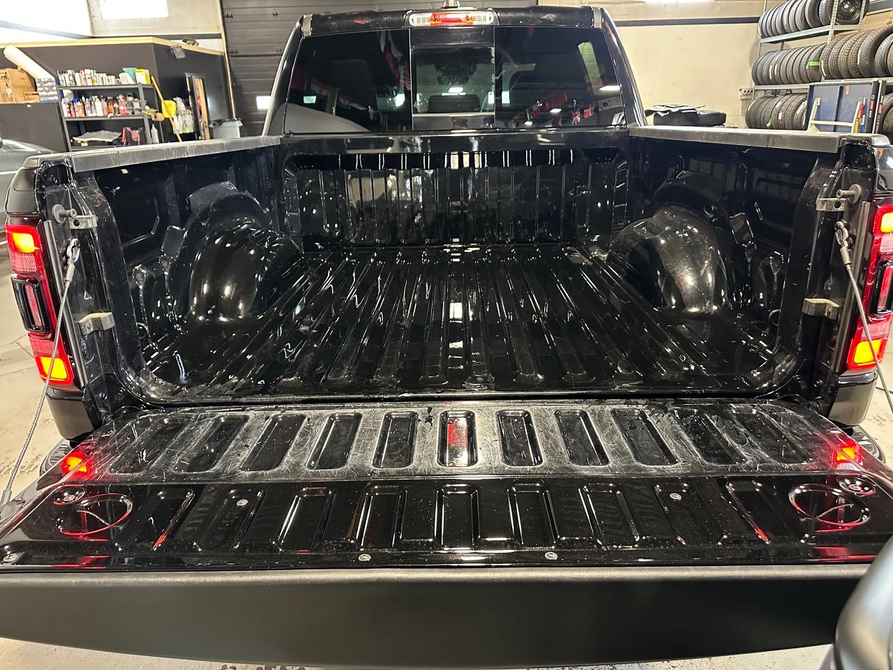 2022 RAM 1500 SPORT 4X4 CREW CAB 5'7" BOX - Photo #18