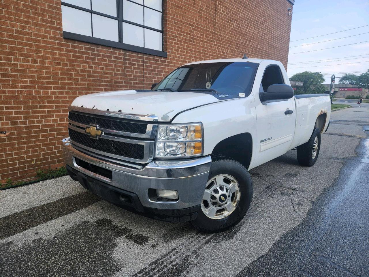 2011 Chevrolet Silverado 2500 HD 2WD Reg Cab 133.7" LT Photo2