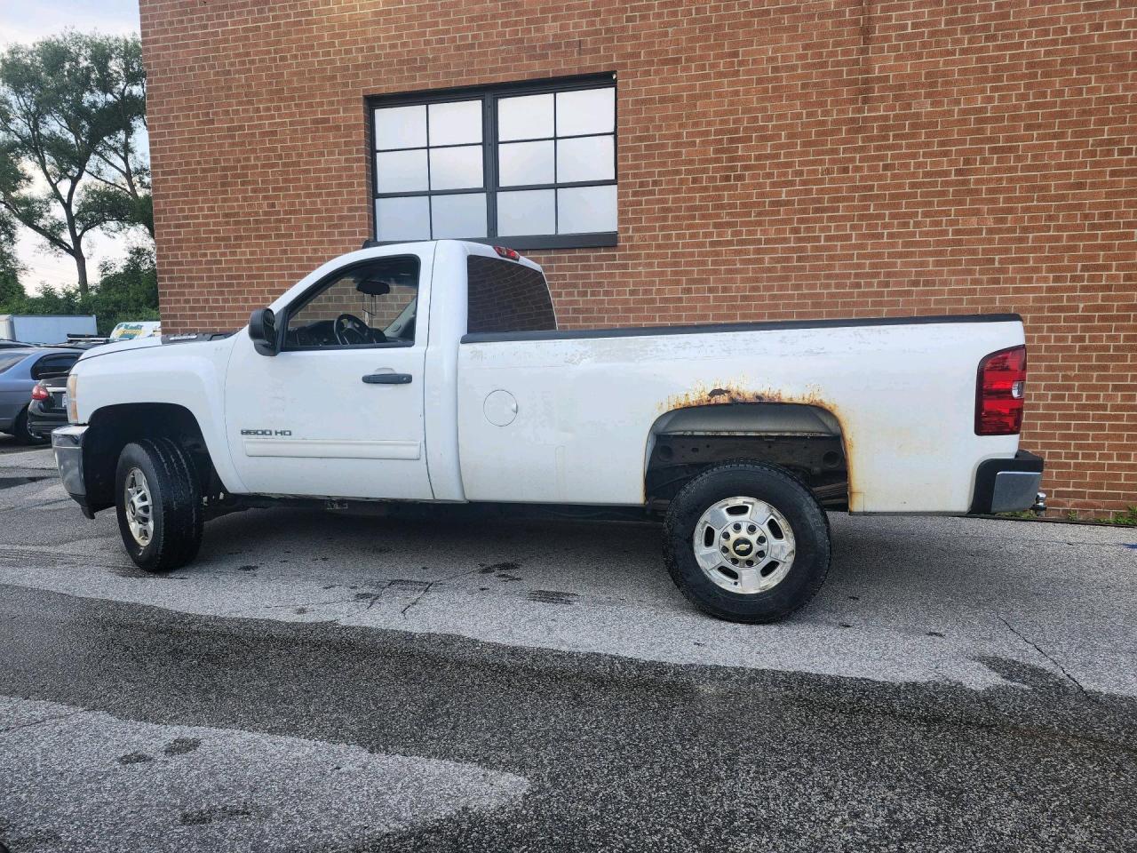 2011 Chevrolet Silverado 2500 HD 2WD Reg Cab 133.7" LT Photo3