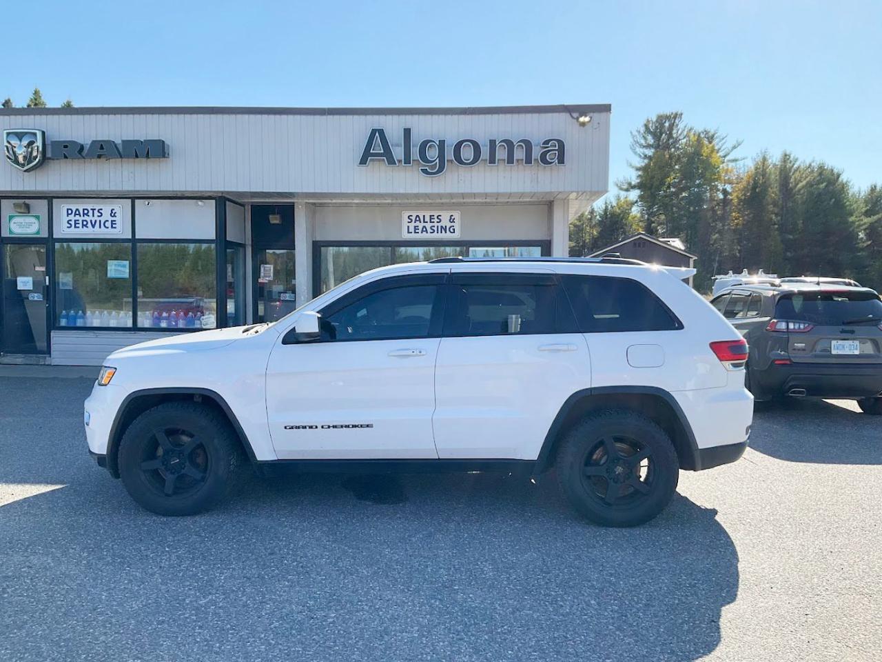 2017 Jeep Grand Cherokee  Photo3
