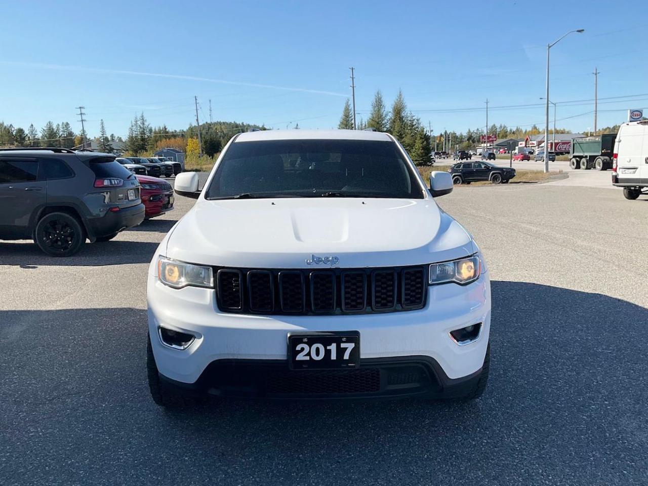 2017 Jeep Grand Cherokee  Photo2