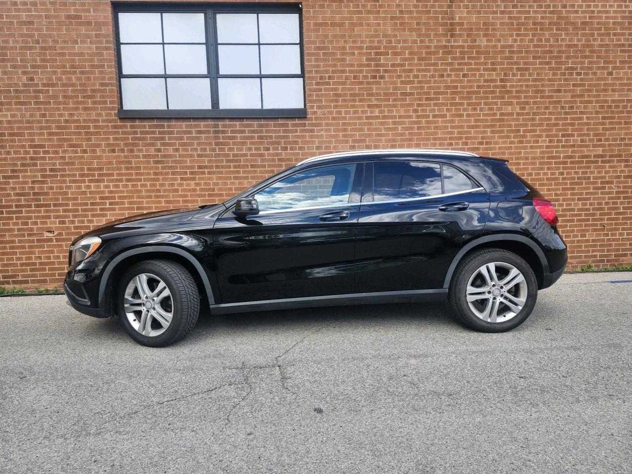 2017 Mercedes-Benz GLA 4MATIC 4dr GLA 250 Photo2