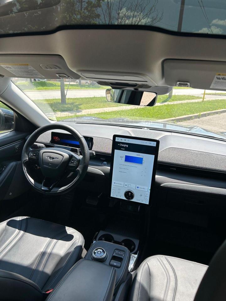 2021 Ford Mustang Mach-E Premium Photo4