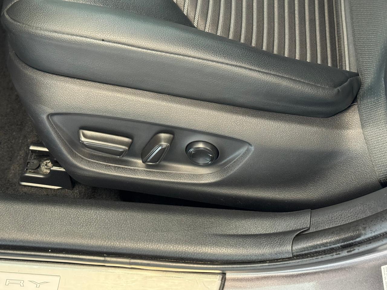 2019 Toyota Camry SE Upgrade+Roof+LaneKeep+New Tires+CLEAN CARFAX - Photo #47