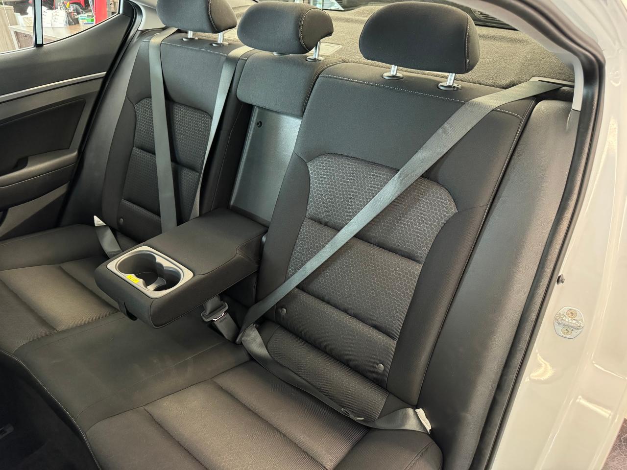 2017 Hyundai Elantra GLS+Sunroof+Blind Spot+A/C+Camera+CLEAN CARFAX - Photo #27