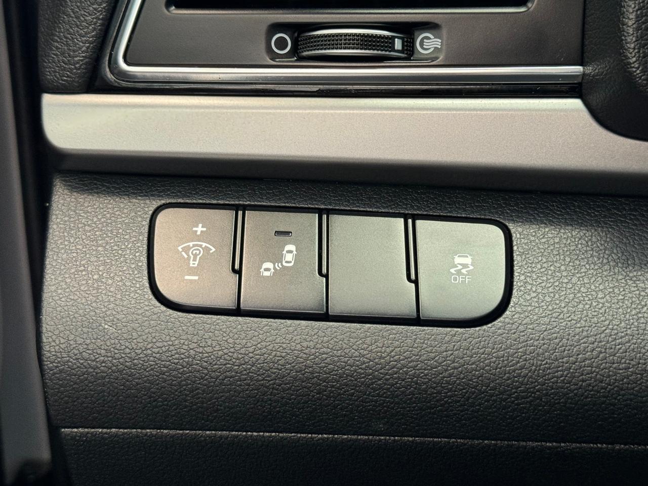 2017 Hyundai Elantra GLS+Sunroof+Blind Spot+A/C+Camera+CLEAN CARFAX - Photo #47