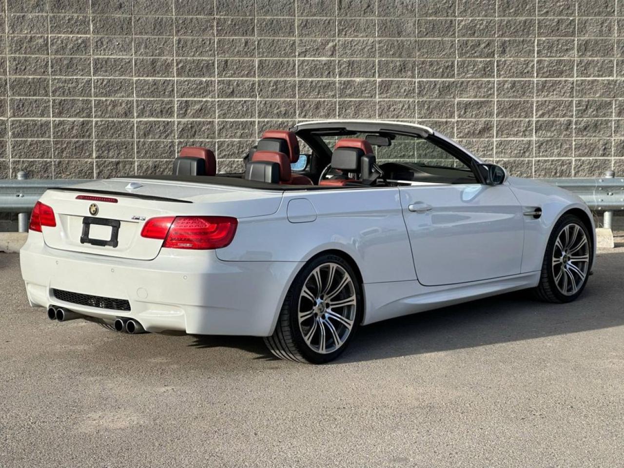 2011 BMW M3 2dr Conv | RED LEATHER | LOW KMS | WINTER SALE! Photo4