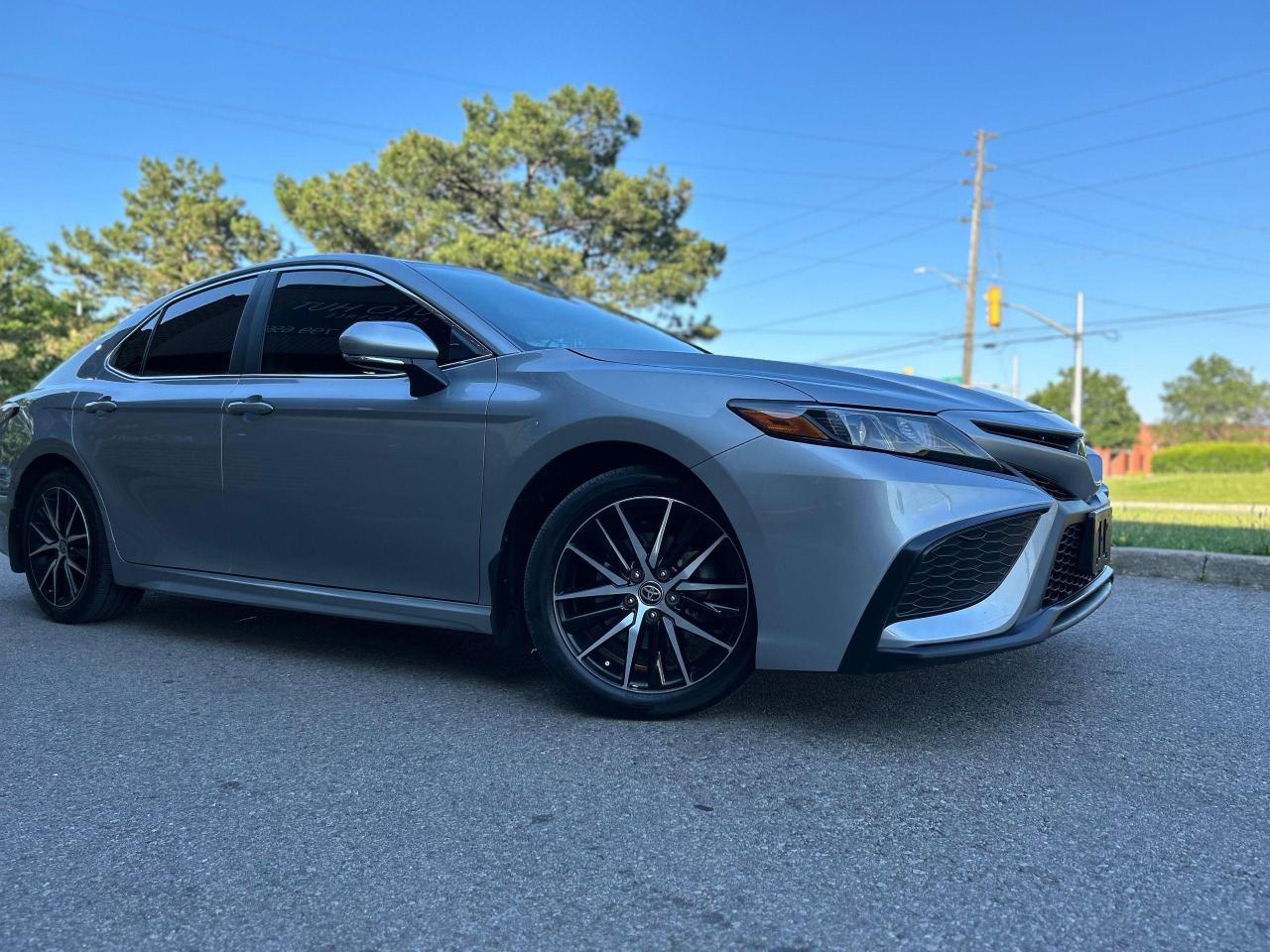 2024 Toyota Camry SE Photo3