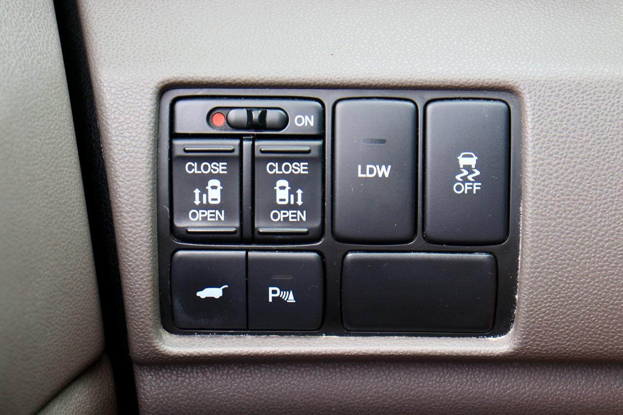 2016 Honda Odyssey EX-L | 8 Seater | Leather | Roof | Nav | Cam ++ Photo59