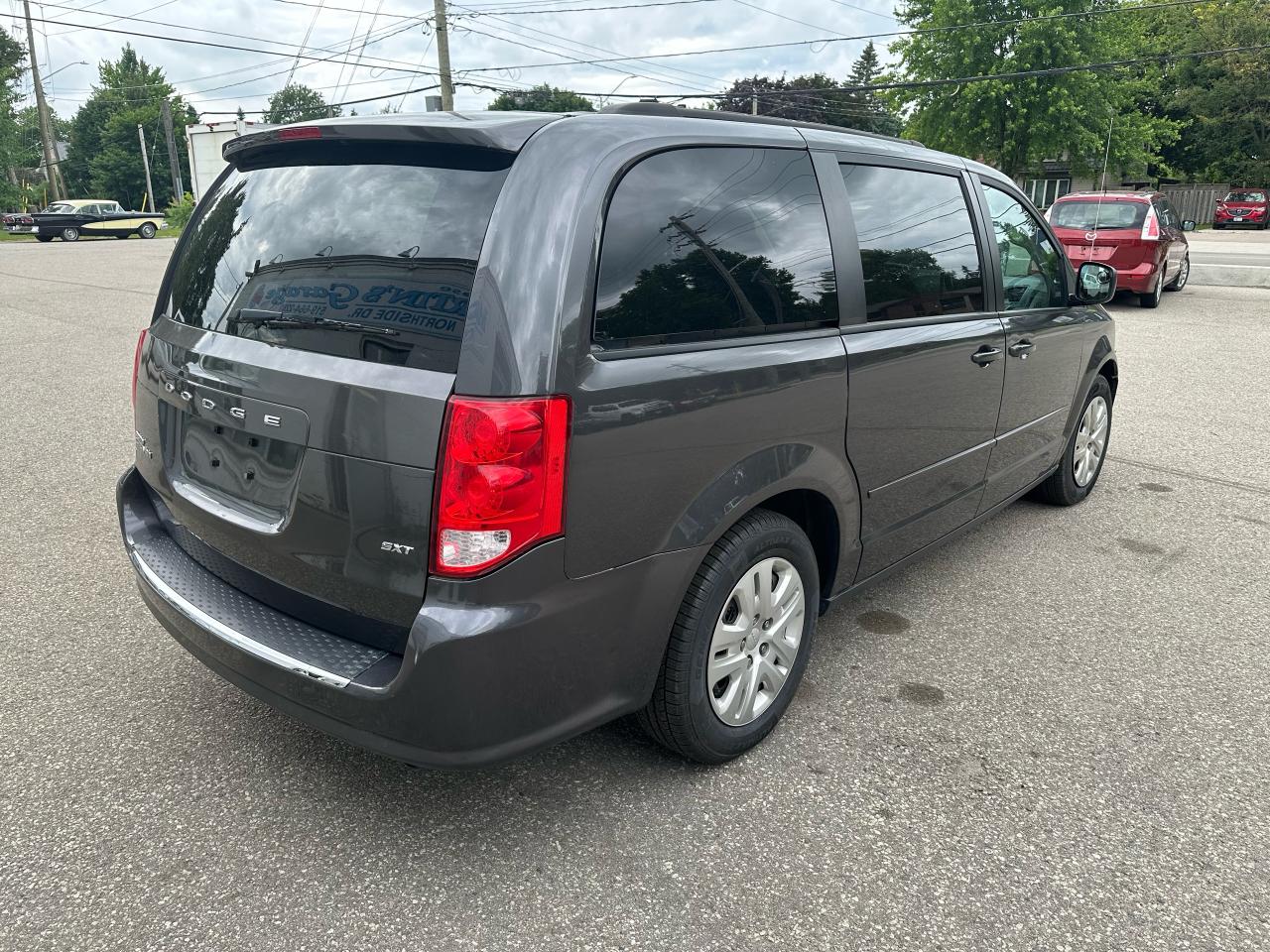 2017 Dodge Grand Caravan SXT - Photo #5