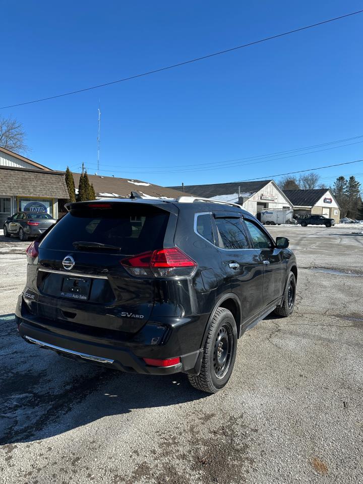 2017 Nissan Rogue SV - Photo #5