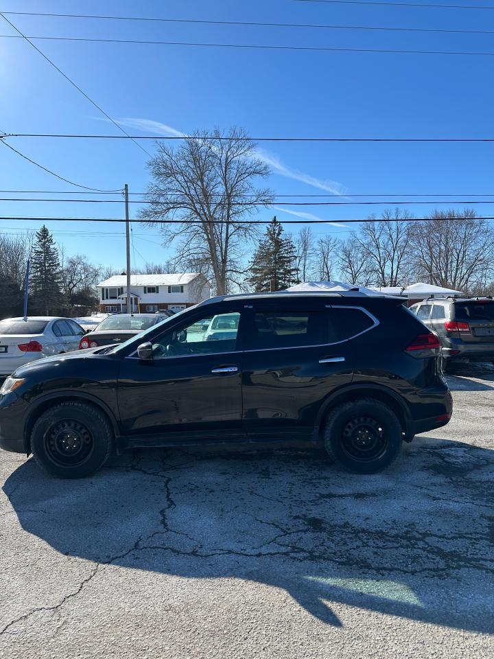 2017 Nissan Rogue SV - Photo #8