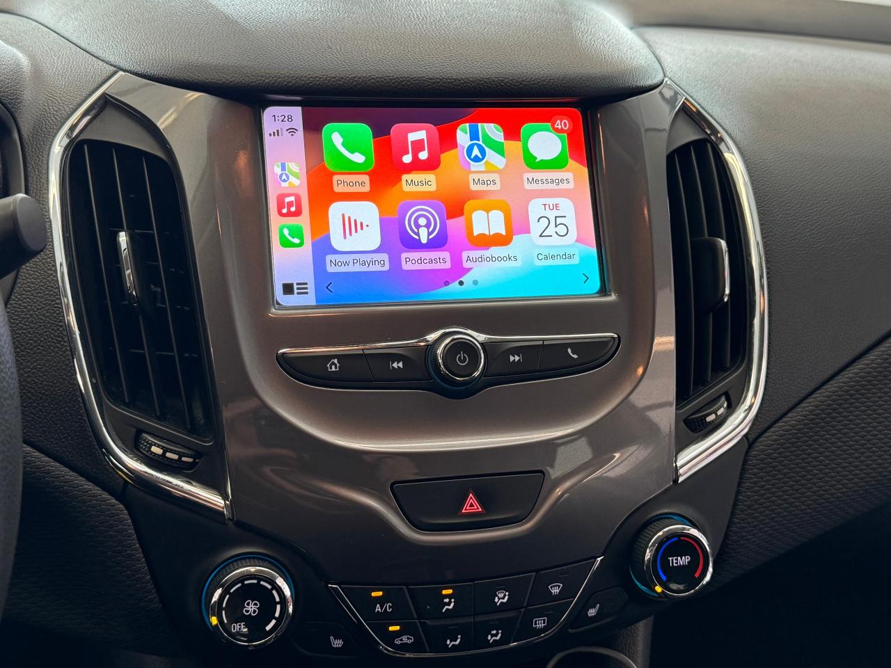 2018 Chevrolet Cruze LT+Remote Start+ApplePlay+HeatedSeats+CLEAN CARFAX - Photo #10