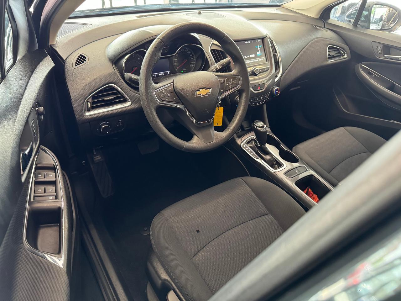 2018 Chevrolet Cruze LT+Remote Start+ApplePlay+HeatedSeats+CLEAN CARFAX - Photo #17
