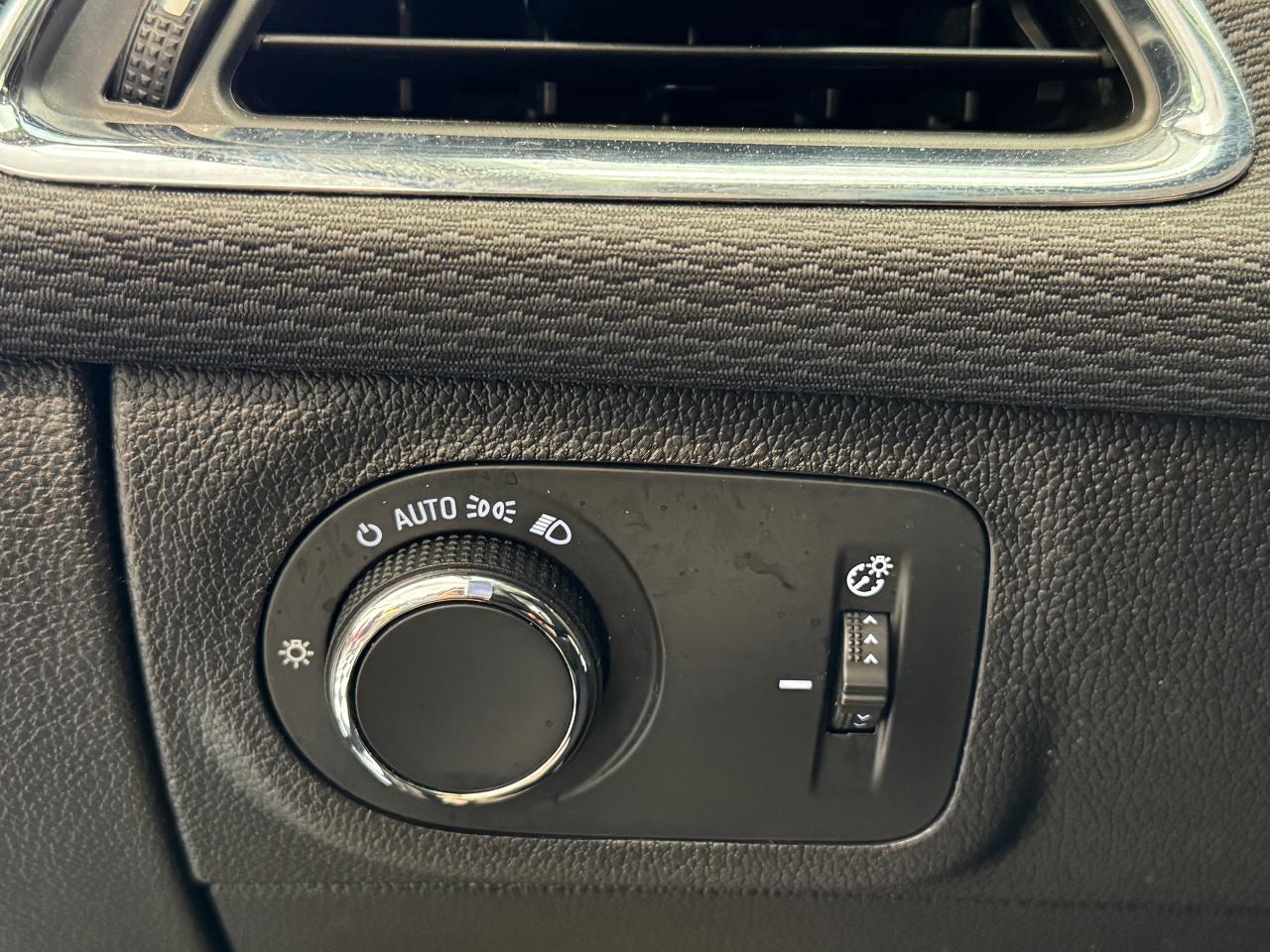 2018 Chevrolet Cruze LT+Remote Start+ApplePlay+HeatedSeats+CLEAN CARFAX Photo107